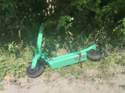 32-летняя женщина скончалась после падения с электросамоката