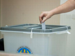 Во Флорештском районе пьяный избиратель проявил агрессию по отношению к членам избирательной комиссии