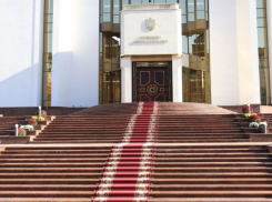 Кто и во сколько идет к Санду совещаться