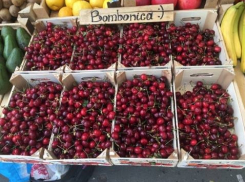 На рынке Кишинева появилась черешня по 250 леев за килограмм