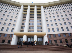 В разгар кризиса парламент не намерен экономить на себе 