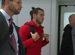 Звездный форвард «Реала» Гарет Бейл обидел в аэропорту молдавских фанатов