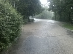 Кратковременный дождь вновь затопил улицы Кишинева