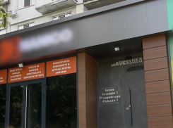 «Частная собственность»: предприниматель заблокировал подъезд в доме на сотню человек