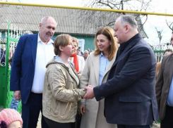 Глава государства и первая леди подарили дом многодетной семье