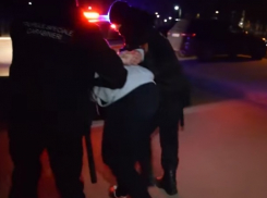 Вандал осквернил памятник Штефану чел Маре в Кишиневе на глазах у полицейских 