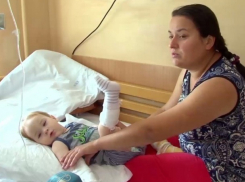 Жуткие ожоги получил годовалый мальчик из-за опрокинувшегося чайника 