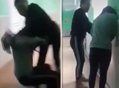 18+ Во Флорештах девочку избили прямо в коридоре школы
