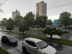 Жуткий град величиной с черешню обрушился на Кишинев 