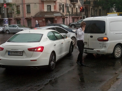 Молоденький мажор на «Мазерати» с блатным номером протаранил микроавтобус в Одессе 