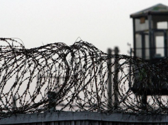 Буйный пенсионер пытался сжечь сожительницу и ее ребенка