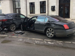 Тройное ДТП устроила владелица люксового Bentley в центре Кишинева