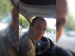 Наглого таксиста, выгнавшего из машины испуганную женщину, сняли на видео