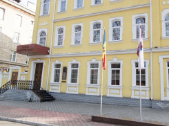 Социалисты требуют отставки трех судей Конституционного суда