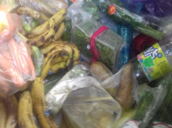 А могли бы неделей раньше голодных накормить: супермаркеты Кишинева тоннами выбрасывают продукты с истекшим сроком