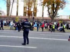 Майя Санду решила, полиция исполняет: Полиция наносила удары и распихивала протестующих при попытке установить палатки в центре столицы