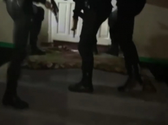 Кадры задержания подозреваемых в убийстве на севере Молдовы