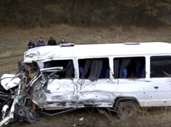 На трассе Каушаны-Бендеры маршрутка столкнулась с грузовиком, 13 человек пострадали 