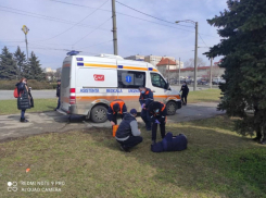 В Кишиневе карабинеры помогли лежавшему на земле мужчине
