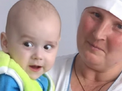 Брошенного украинкой  в России новорожденного младенца привезли к границе на поезде