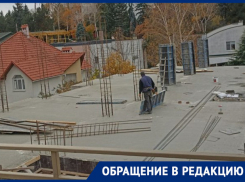 Горожане требуют прекратить незаконную стройку в исторической части города, власти не могут решить, в чьих полномочиях это сделать