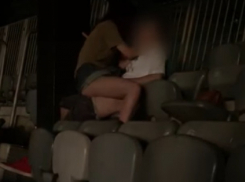 Секс парня и девушки на музыкальном фестивале превратил их в звезд YouTube