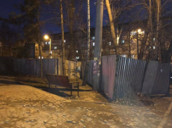 В Кишиневе до сих пор не снесли забор незаконной стройки, несмотря на наличие распоряжения