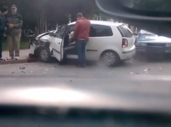 На Ботанике автомобили столкнулись при въезде во двор