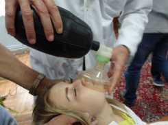 Супружеская пара и две женщины отравились угарным газом во время чистки орехов