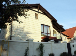 Шикарный особняк любовников из примэрии Кишинева сняли на видео