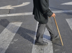 Тяжелые травмы получил мужчина, которого на зебре в Кишиневе сбил молодой лихач