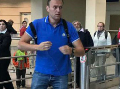 «Сарделечное нападение» на Навального в аэропорту Домодедово попало на видео