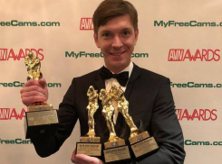 Завоевавший четыре «порно-Оскара» россиянин поблагодарил свою «прекрасную жену»