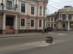 Примэрия творчески подошла к латанию ям на столичных дорогах 