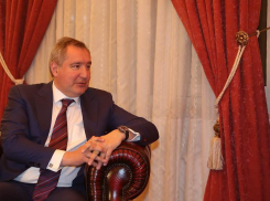 Рогозин прокомментировал поступок либералов, водрузивших на здание резиденции президента флаг ЕС 
