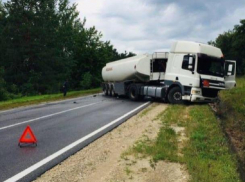 Причиной серьёзной аварии на леушенской трассе стал... мобильный телефон