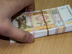 Столичный полицейский попался на вымогательстве и покрывательстве злоумышленника