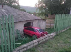 В Оргеевском районе нетрезвый водитель пробил автомобилем стену дома