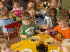 Питание в детсадах и школах страны будут проверять в течение месяца