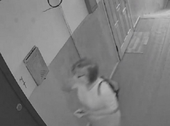 Работница Оргеевского водоканала объясняет свои действия – она в квитанции не чихала, а сгибала их щекой!