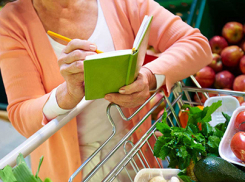 Специалисты рекомендуют тщательно выбирать продукты для праздничного стола