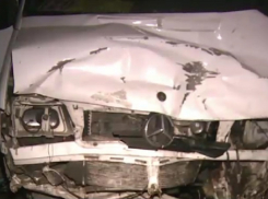 Пассажирский микроавтобус врезался  в дерево в столице 