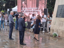 День памяти депортаций в Молдове омрачился скандалом вокруг фотографий