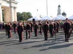 Центр перекрыт. Вручают дипломы выпускникам полицейской академии
