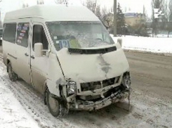 Беременная женщина и еще три человека пострадали в столкновении маршрутки с микроавтобусом в Кишиневе