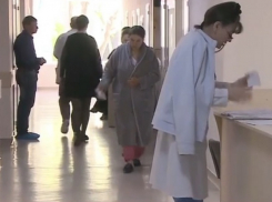 Женщину с больным малышом выгнали из Института матери и ребенка 