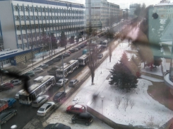 На бульваре Штефана чел Маре из-за обрыва провода встали троллейбусы