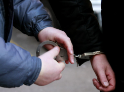 Издевательство над гражданином Молдовы устроили в Москве бандиты, приковавшие его к забору