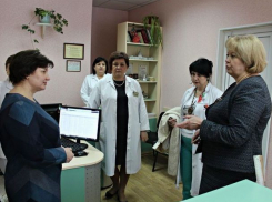 Отменить платные консультации потребовала от руководства онкологического института министр 