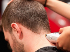 Парикмахеры столицы на дневную выручку собрали в школу 150 школьников из малообеспеченных семей 